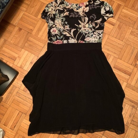 Vintage Floral and Black Shortsleeve Dress Cute Style MIDI Length - Picture 4 of 4